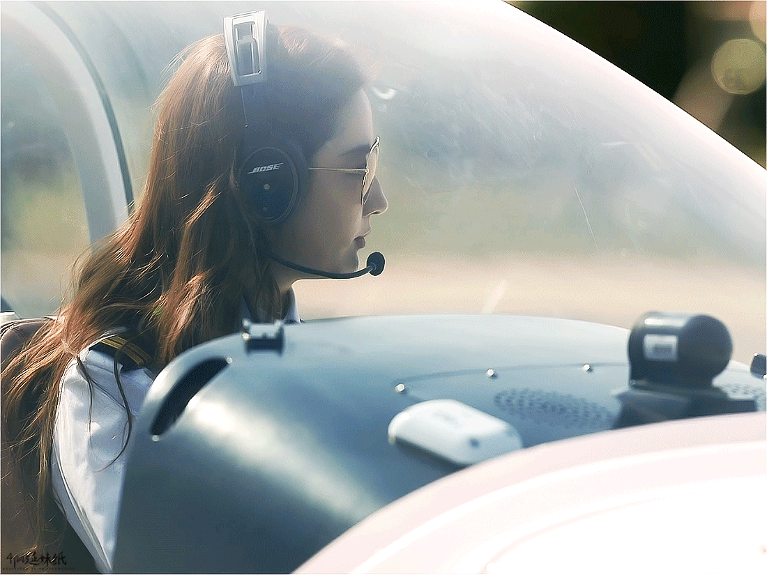 哈哈哈哈知道刘亦菲那部剧太火了不过黄亦玫本人表示正在开飞机上天中