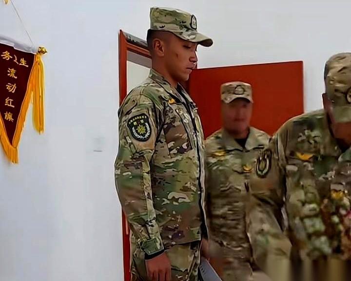 那天我才知道，猪真的会飞。我拿我的人格担保。就因为作训闲得蛋疼，我们几个班长在