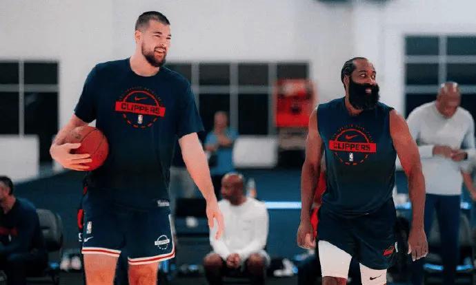 101-129快船再输魔术，3连败，最近，10场1胜9负，目前，4胜11负。难