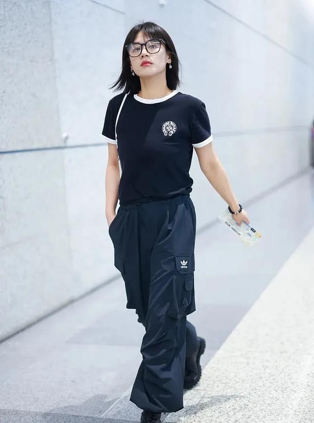 马思纯是怎么做到的？居然能够瘦身不瘦胸，整个人明显瘦了一大圈，胸却依然很大，穿衣