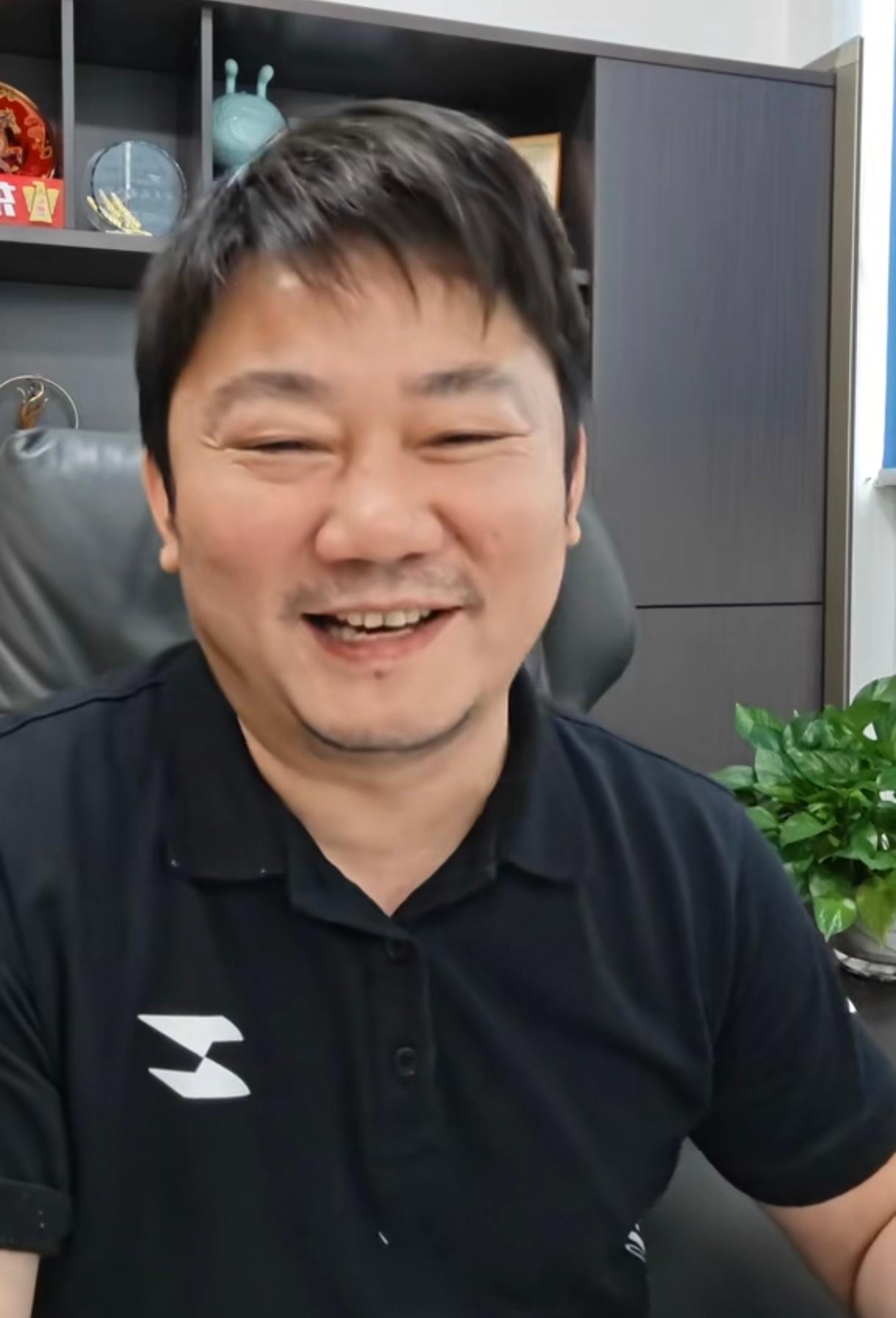 让人震惊，开机车公司的老板“亿万富翁”张雪自述，儿子张擎天找他要200块零花钱，