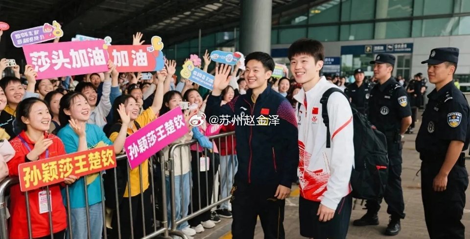9月29日傍晚，国乒队员平安抵京，结束名古屋亚运会的国乒大部队今天一早就启程离开