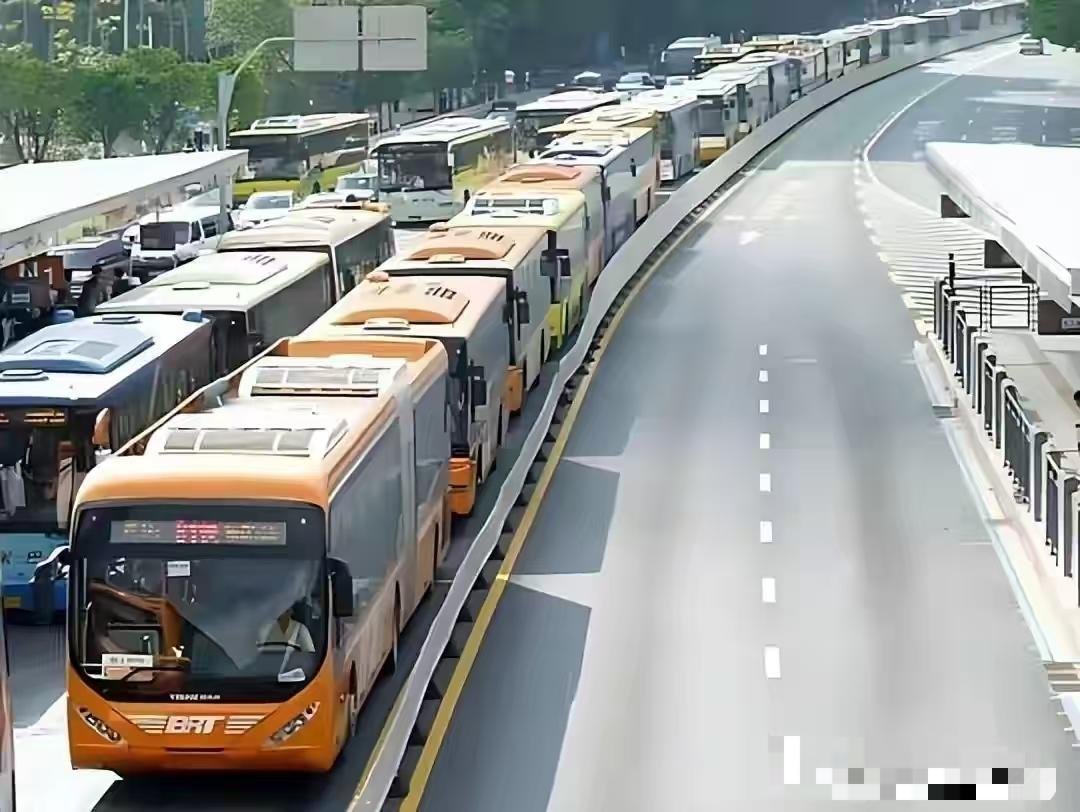 客流暴跌59%，一年累亏2000亿！昔日城市出行主力正“断臂求生”。不要讨论广州