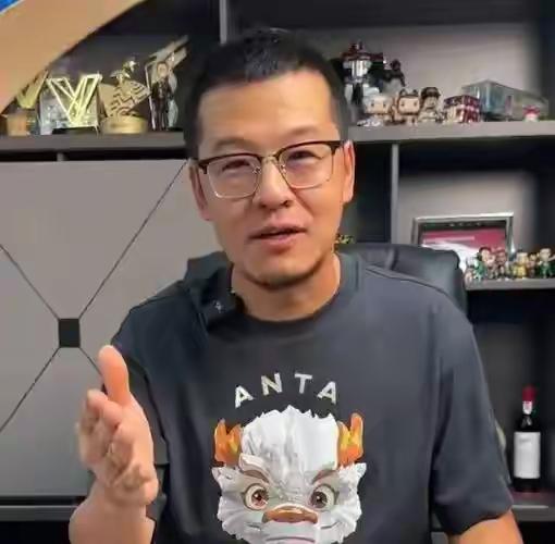 杨毅是真敢说呀，在直播时回答球迷提问，有一个非常尖锐的问题,那就是CBA夺冠