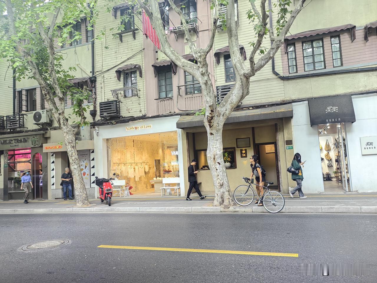 我大姐今年60岁，她每天快走一万步，可体检报告却让她傻了眼。“姐，你手机给我