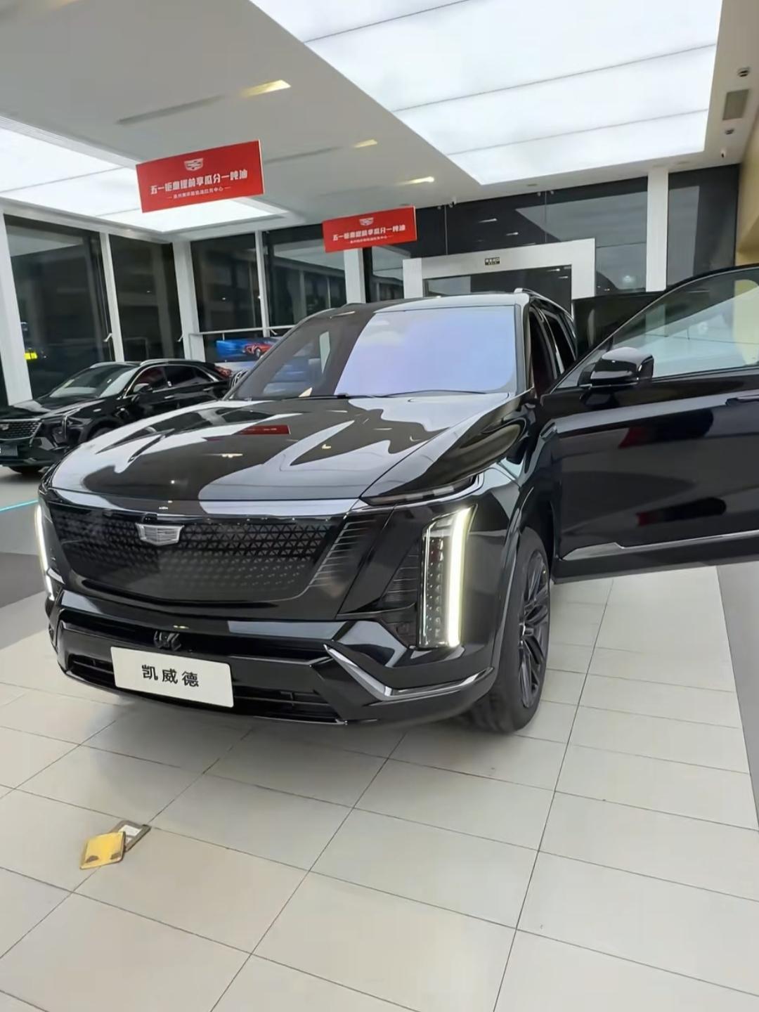 凯迪拉克新上市了纯电动大六座凯威德，这台车在我看来销量绝对好不了。不是刻意抹黑，