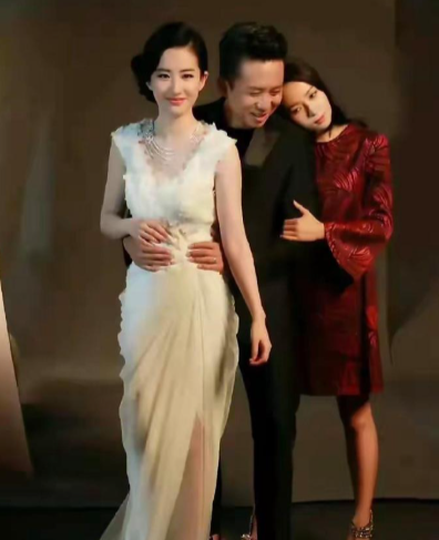 邓超，你拍这种见不得人的照片，就不怕孙俪瞅见啊？我倒要看看你回家咋交代！