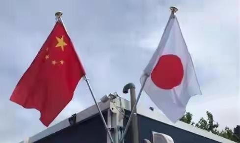 咱今儿就唠点实在的。最近这中日关系，表面上看两国好似在耍嘴皮子，可您知道最大的受