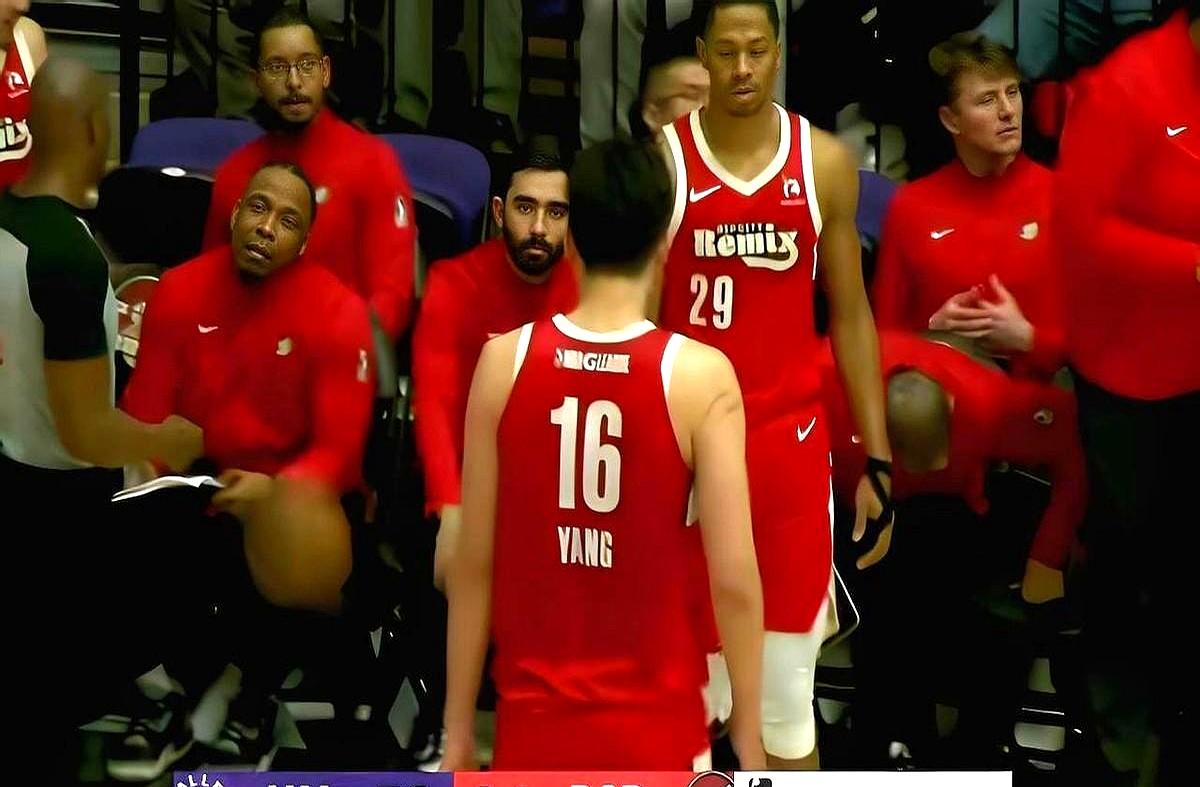 毁掉一个天才最快的方式，是让他坐冷板凳。在开拓者，首轮秀杨瀚森每场只能熬7分