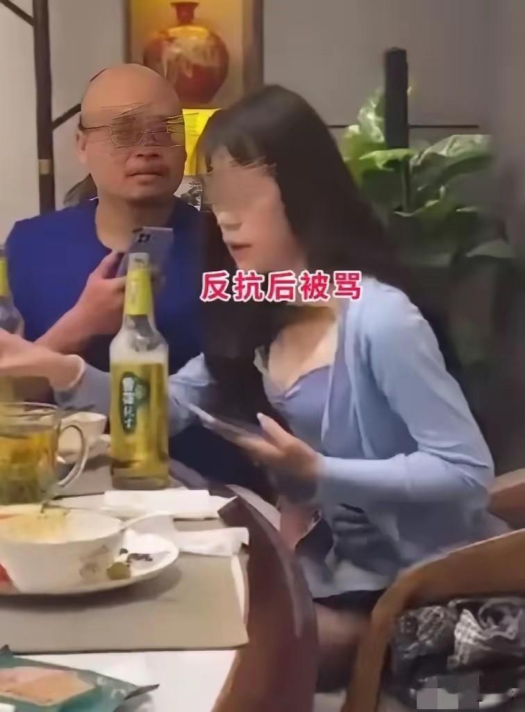 25岁女孩被迫穿超短裙陪酒、遭客户性骚扰的视频曝光后，舆论场中竟出现“一个愿打一