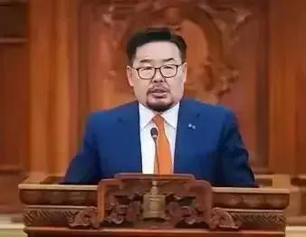 蒙古国前总理赞丹沙塔尔在任期间没有解决的“奥尤陶拉盖”项目，被新总理乌其尔勒解决