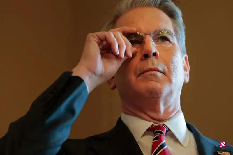 美国财长贝森特10月31日表示,他们表示要对稀土资源实施许可制度,但是我们却让这