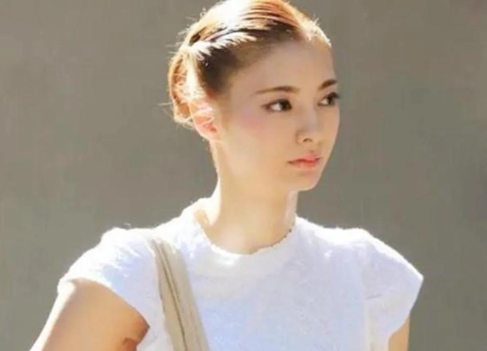 丰田太子爷娶女演员背后不简单哇塞！你敢信吗？日本丰田家的