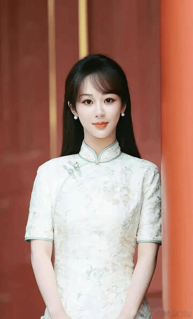 杨紫玉兰花开君再来将官宣可能会单宣她一个,毕竟腾讯死磕杨紫,一直等着她开这部剧,