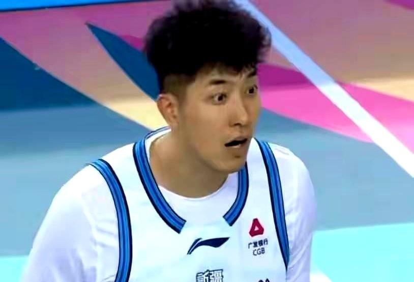 我有时候真搞不懂，你说这吴冠希，拿着联盟里最顶尖那批人的工资，在场上却总是一副“