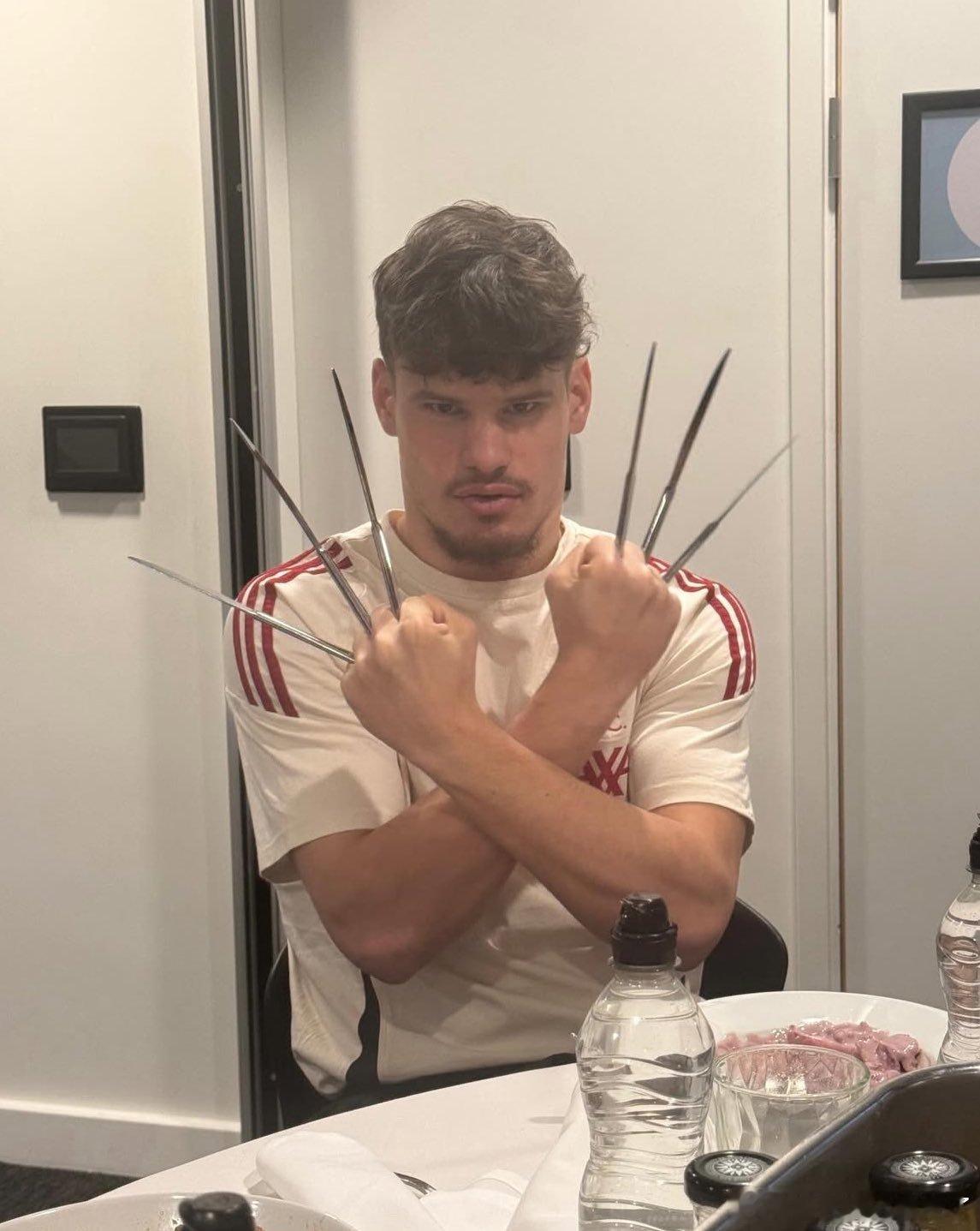 科尔克茨被谁传染了