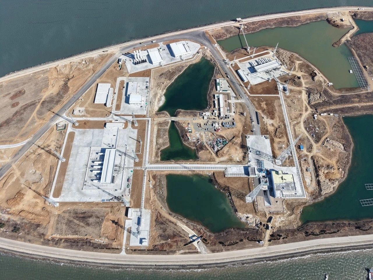 近日，我国首个海上液体火箭发射回收试验平台——连理岛海上飞行回收试验1号平台传来