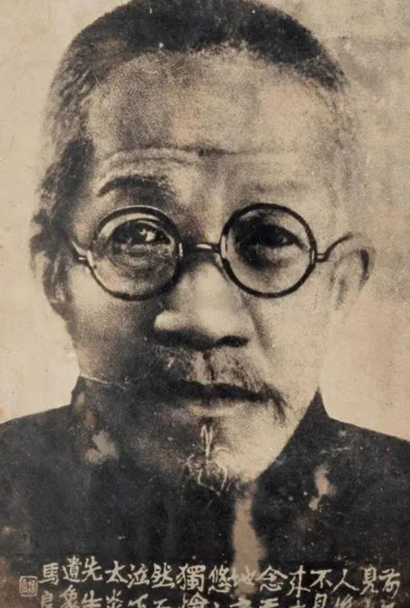 1929年，章太炎来<em>杭州楼外楼</em>吃饭，恰好蒋介石和宋美龄来吃饭，双方各吃各的，互相