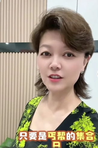 28里有一个自称关之琳的人，发视频骂柴桑大姐说：“你说人家活不到老，你家那三口人