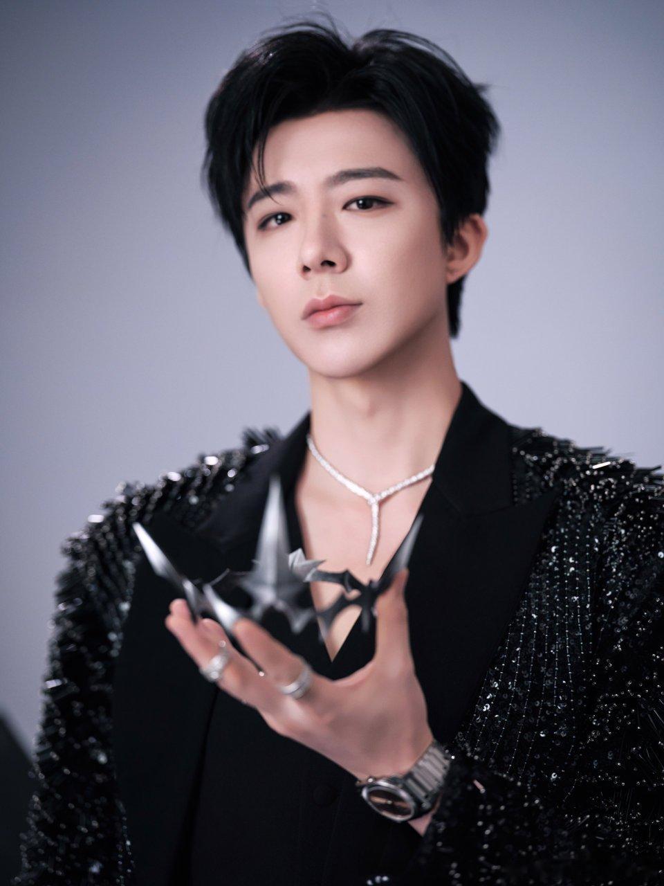 摩登兄弟我爱看星星，也爱看你，一样的闪闪发光，一样的遥不可及。​​