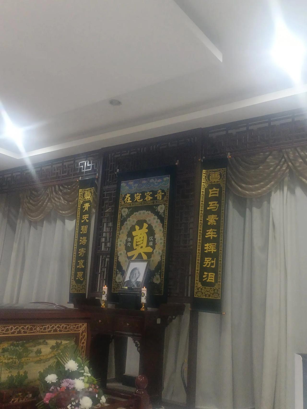 妈妈这一辈子今天早上，妈妈在大哥的家中安详的离世了，享年87周岁。妈妈生于1