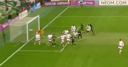 出其不意！赛鸟这个垫射太精彩，没有人能想到球可以这么进。比赛踢到80多分钟时，