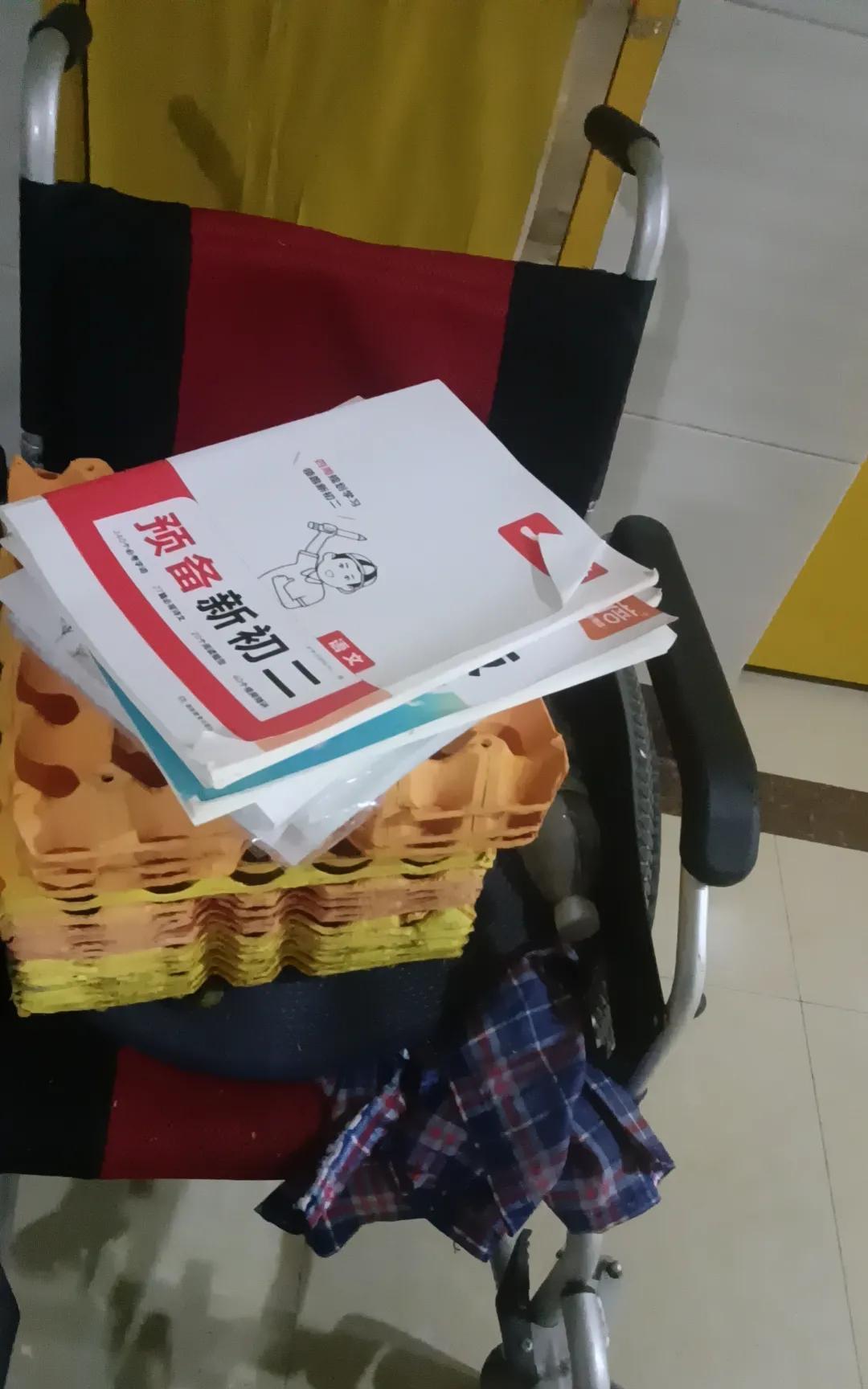 朋友说现在招技术工，本科生还不如中专生朋友单位因为老员工要退休，需要招质检员。