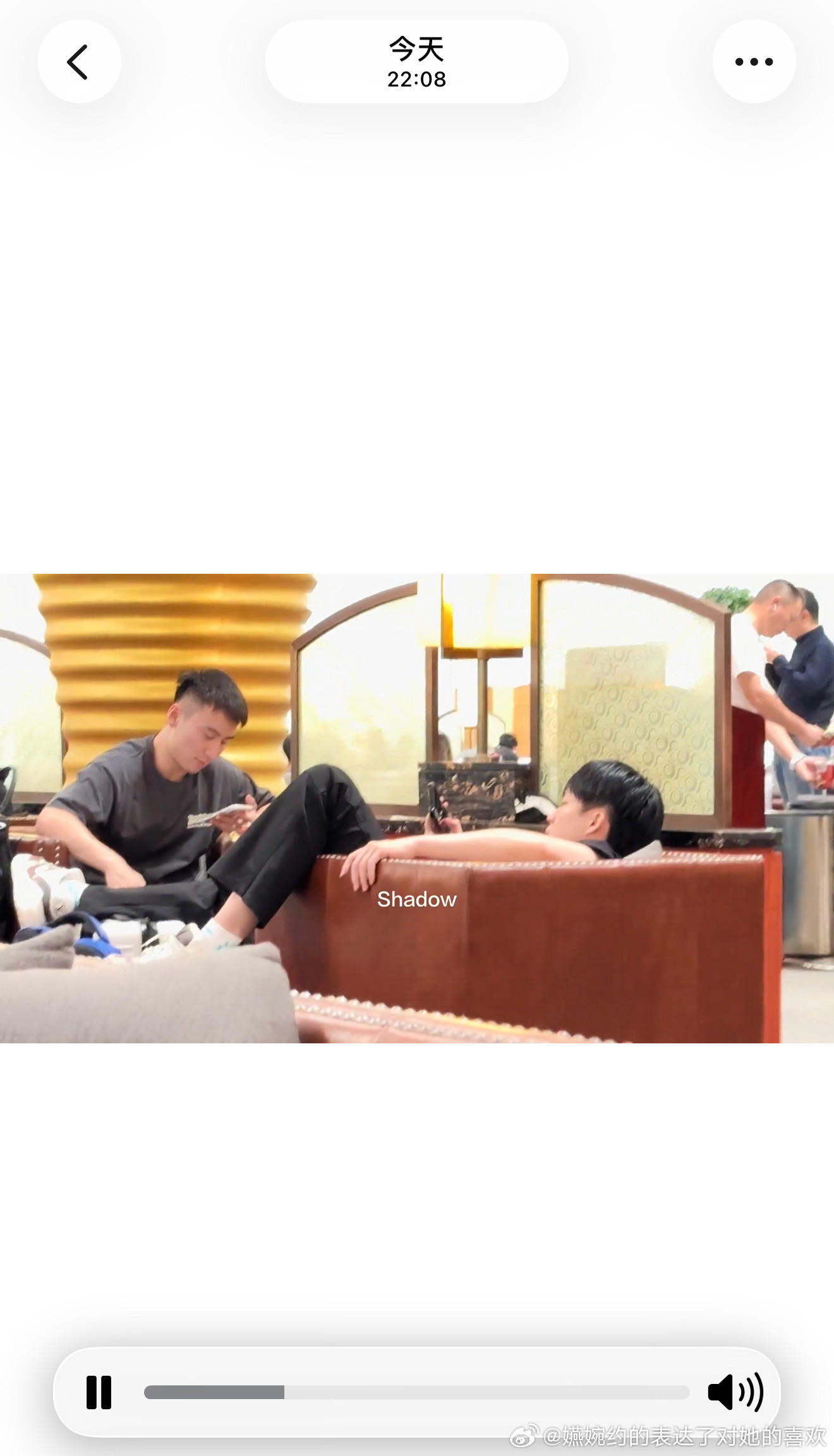 继带一个公务舱带几个经济舱兄弟闯VIP休息室后，又在休息室大显🈚️素质了