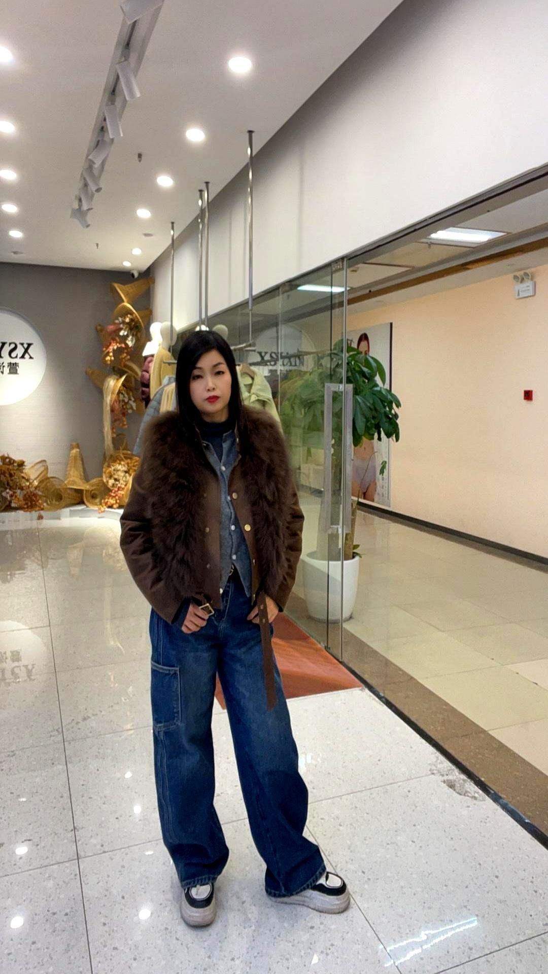 零下8℃只穿马甲，不冷还显瘦去年冬天我试了件鹅绒+皮草马甲两件套，拆开单穿