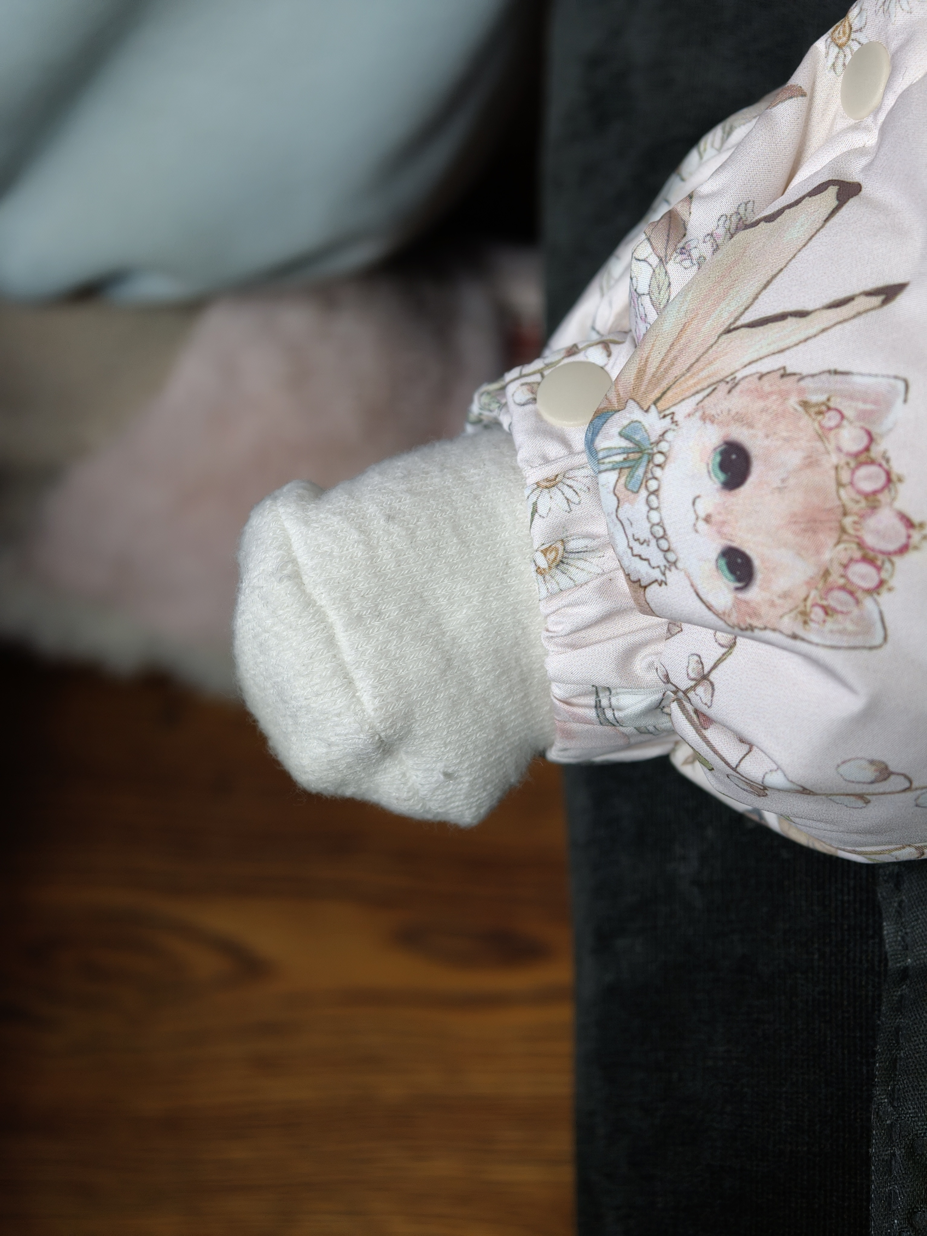 带娃出门了，大包小裹的。每次带她出门都得提前一个小时准备，还得卡点喂奶。这小玩意