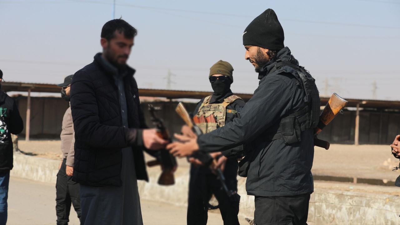 叙利亚政府在拉卡和代尔祖尔开展的一项旨在使前叙利亚民主力量（SDF）成员合法化的