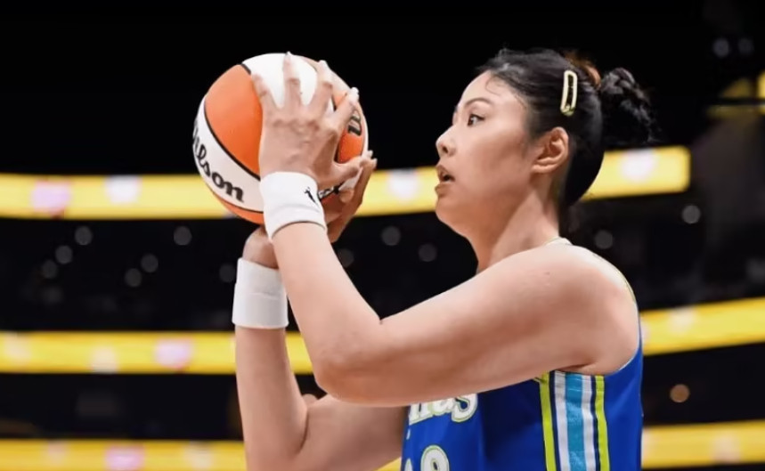 WNBA常规赛达拉斯飞翼主场92-70大胜西雅图风暴，李月汝对阵旧主时...