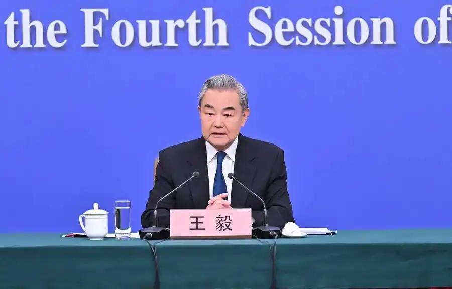 特朗普苦等4天，自己访华的事情终于有着落了，王毅对特朗普访华问题做出了回答，同时