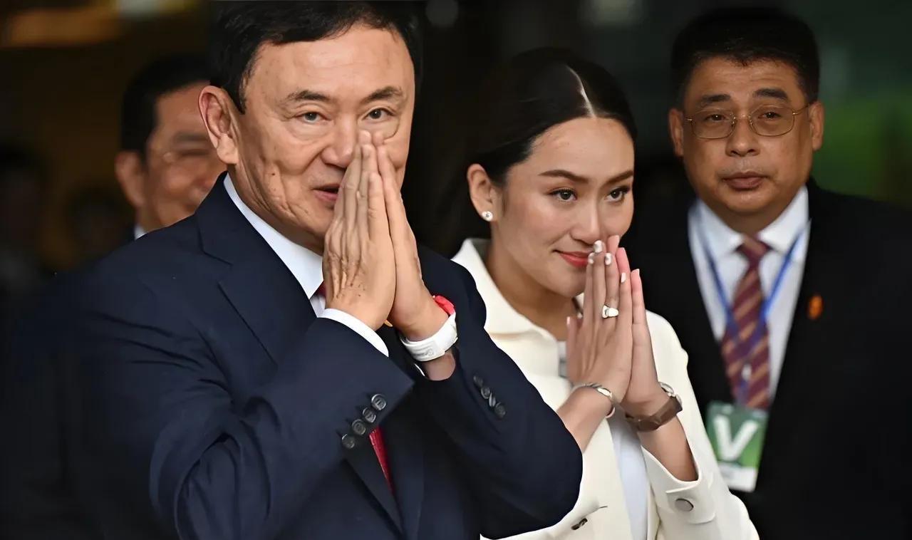 佩通坦依然顶着泰国总理的光环！虽说她现在是泰国的文化部长。佩通坦不管参加文化部