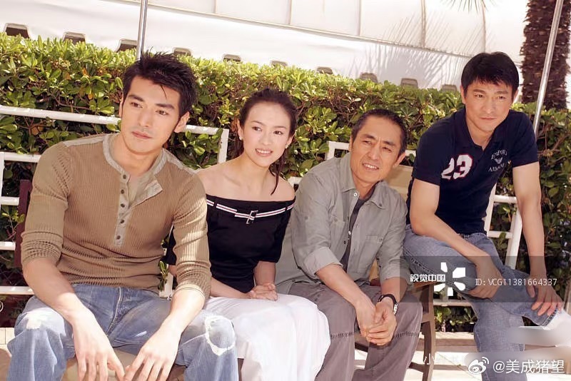 单看这张图，刘德华颜值压制金城武和张艺谋了吗