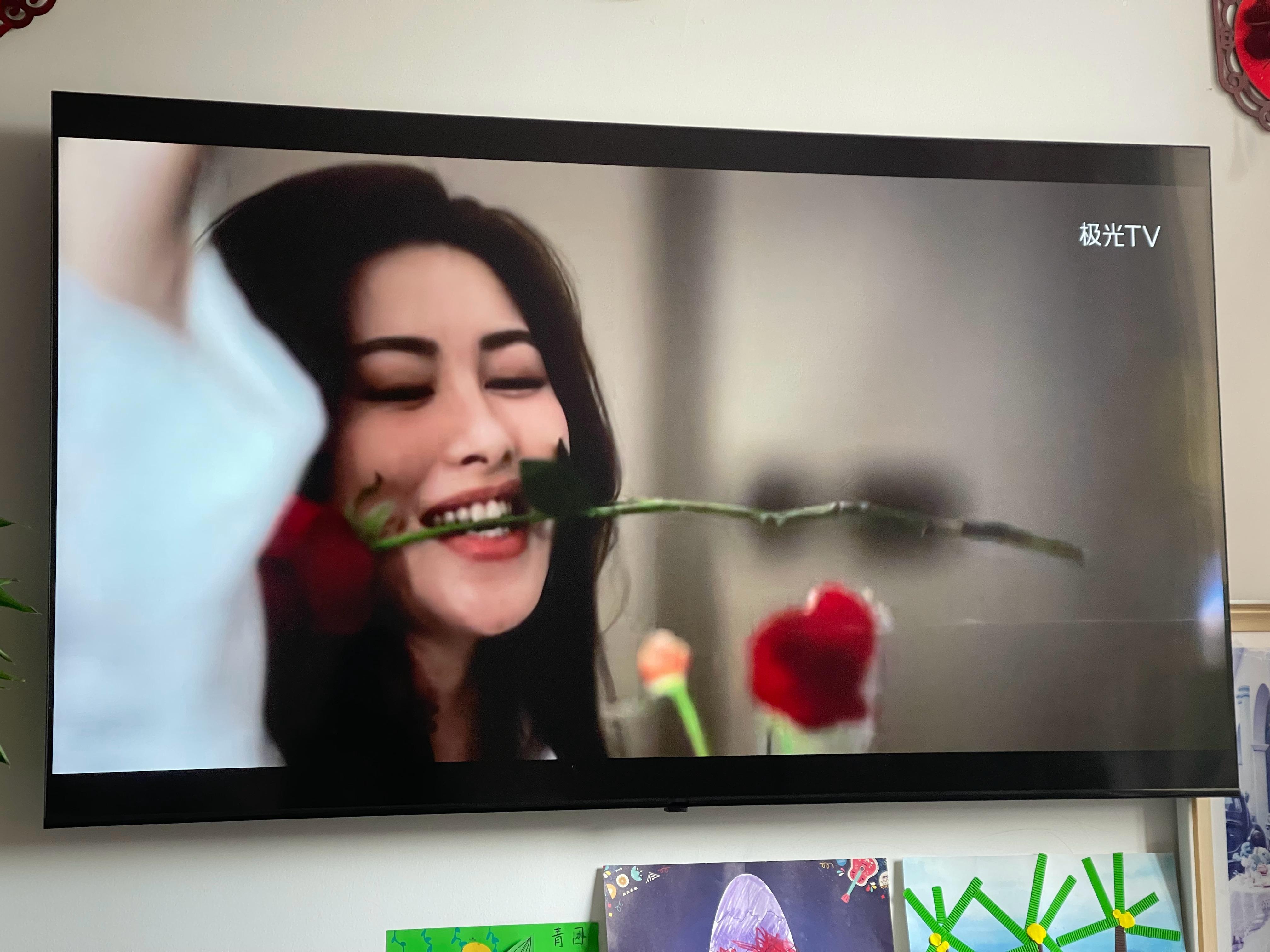 蜜语纪许蜜语和渣男离婚后，去酒店大吃大喝那场戏，朱珠演的太洒脱了。想不到姐放肆