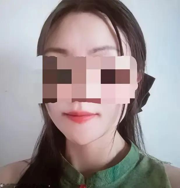 2023年，31岁中国女留学生王哲与26岁美国男子迈克尔斯于校园办证处相识，两人