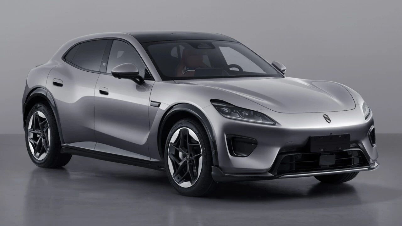 智界RX，其实就是智界R7的同级车型。智界R7对标的是特斯拉ModelY，智界