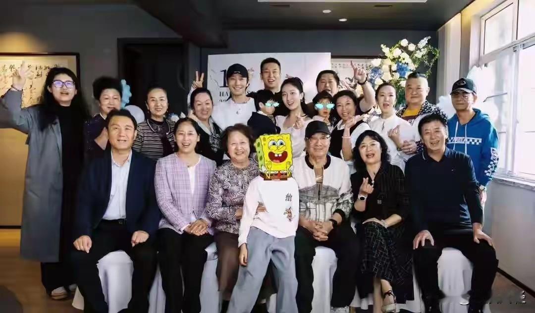 黄晓明的一场家宴，撕下了叶珂的“体面”，小海绵牵线，杨颖赢麻了。黄晓明