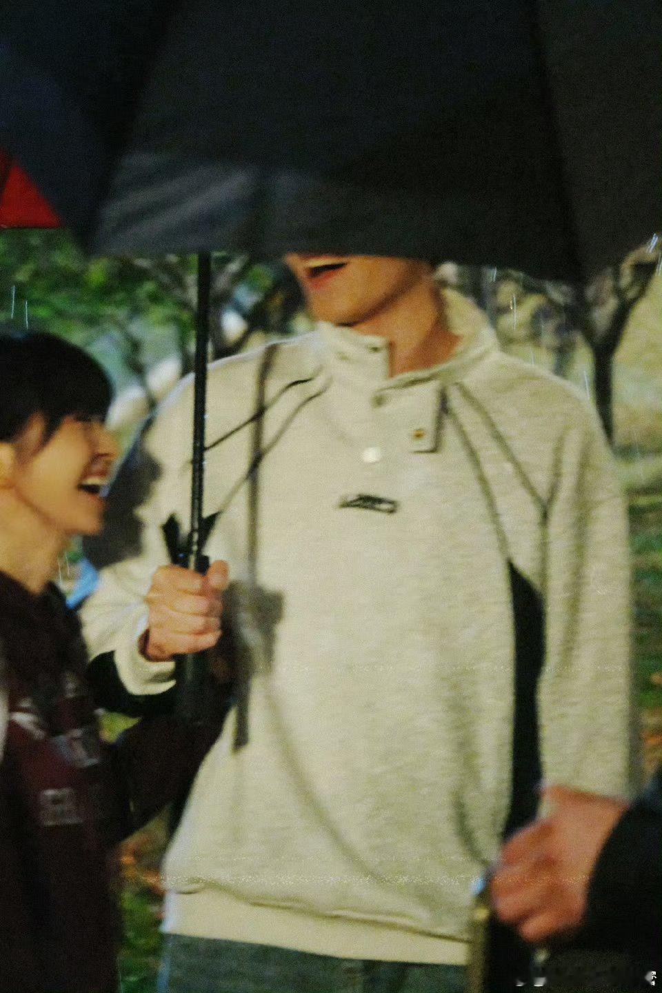 田曦薇胡一天天才女友杀青了，胡一天又开始拍鲜藕了和田曦薇搭档看起来很妙