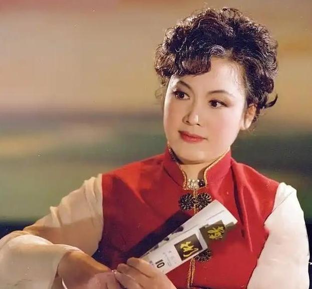 2000年，李谷一实名举报东方歌舞团团长田玉斌存在腐败行为。田玉斌得知后，公然散