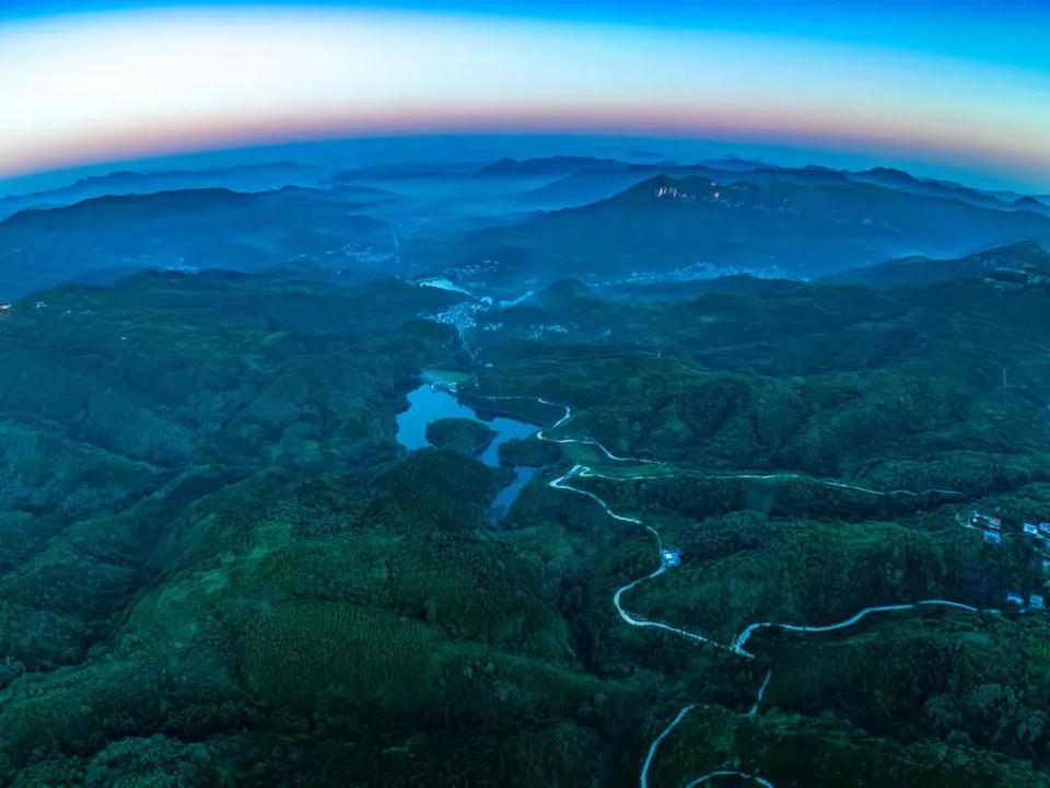 大热天才知道济南最贵的住宅其实集中在旅游路以南这一带。最近济南的气温超过4