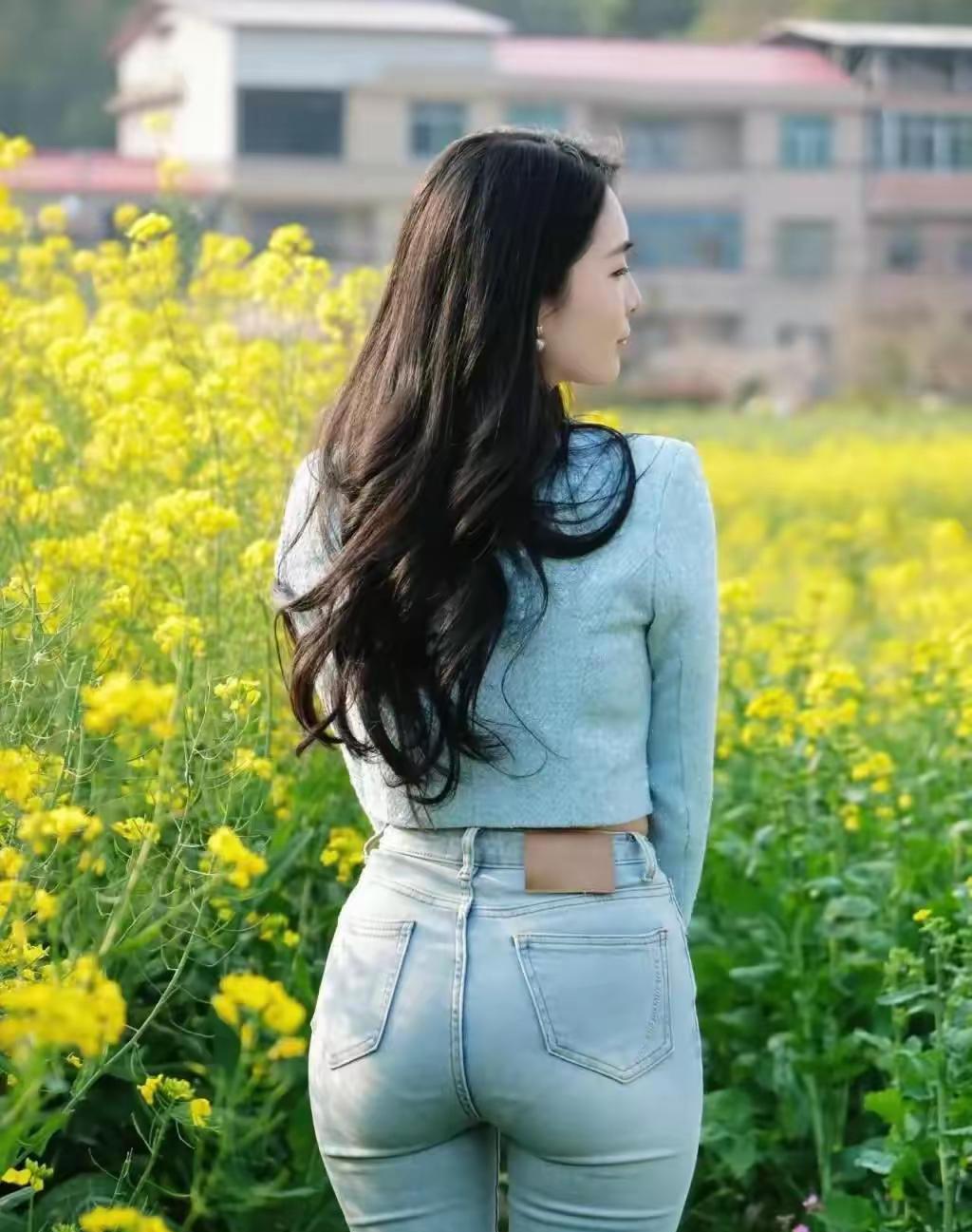 春天里的小确幸，就是我在花海中的漫步时光。