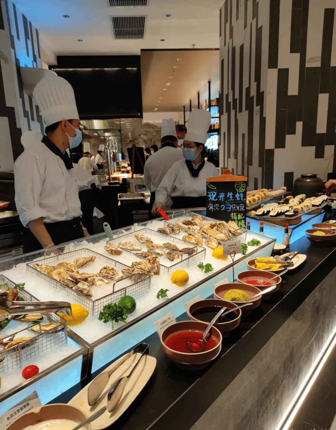 今晚准备带老婆去吃自助餐明人不说暗话，大家帮帮忙，有啥秘诀和建议，怎么样才能吃