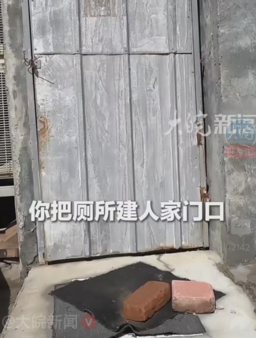 没见过这么尿性的！6月21日报道，北京，大妈觉得在家上厕所又费水又费电，于是就在