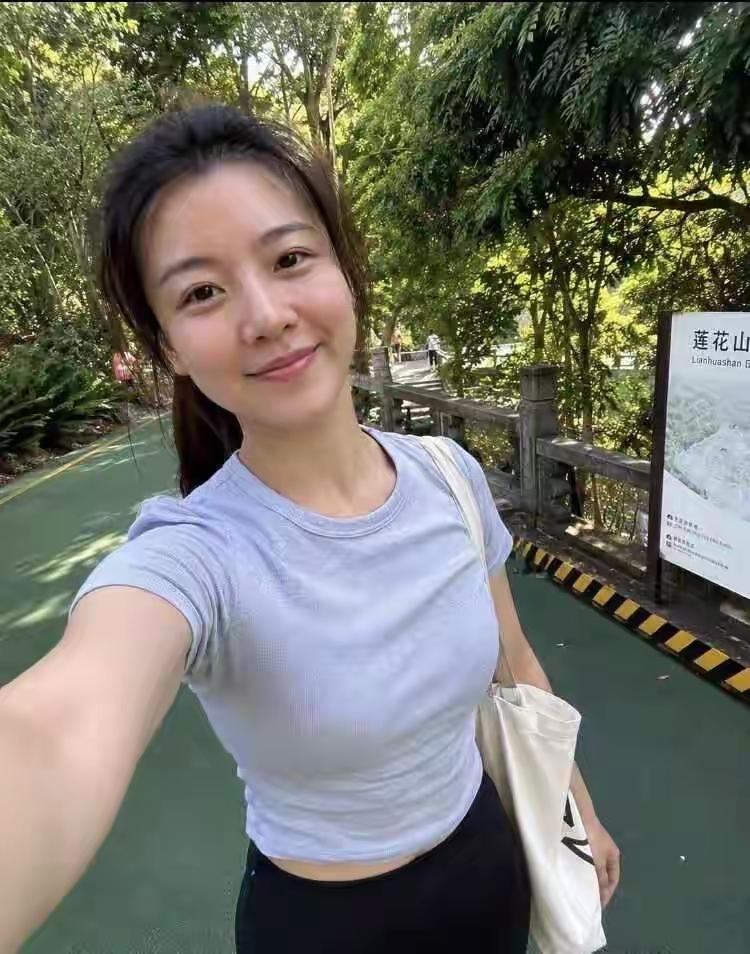 朋友们星期六，一起去跑步