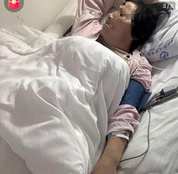 山西曲沃，一女53岁女子去口腔诊所种牙，医生告诉她拔了颗牙，却一次性把她上面12