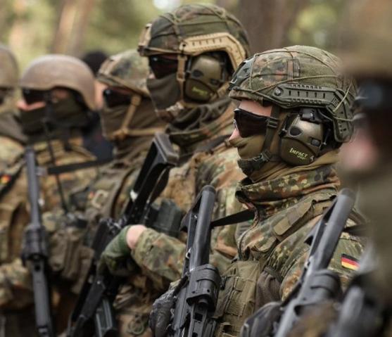 图文：乌参战老兵在训练德国军队以应对未来与俄罗斯的战争乌克兰参战老兵正在为德