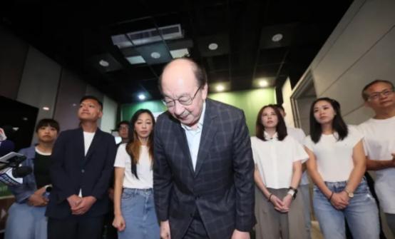 赖清德与蔡英文联手，通牒“恶煞总召”柯建铭必须一周内辞职。柯建铭敬酒不吃吃罚酒，