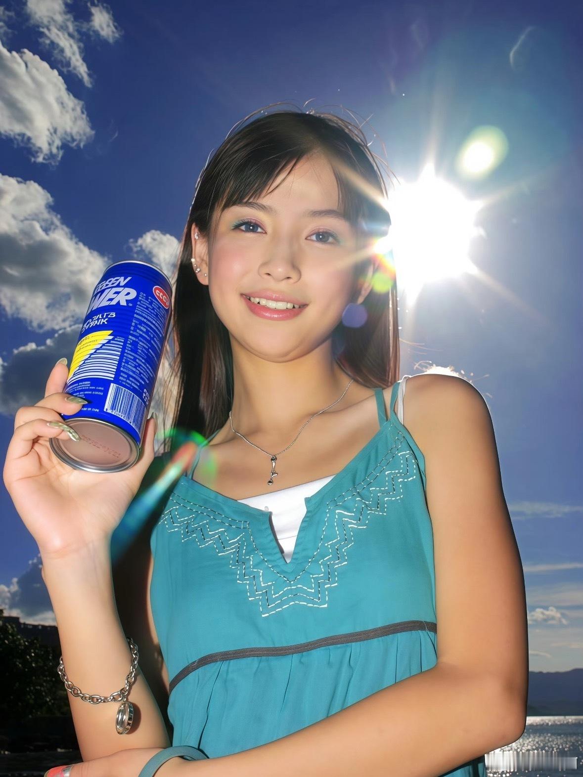 Angelababy13岁旧照考古Angelababy13岁校园旧照，戴着牙套素